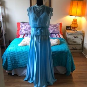 Gorgeous vintage 1970’s baby blue accordion maxi dress